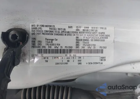 2018 Ford Focus S z USA, uszkodzony, nr VIN 1FADP3E23JL236365